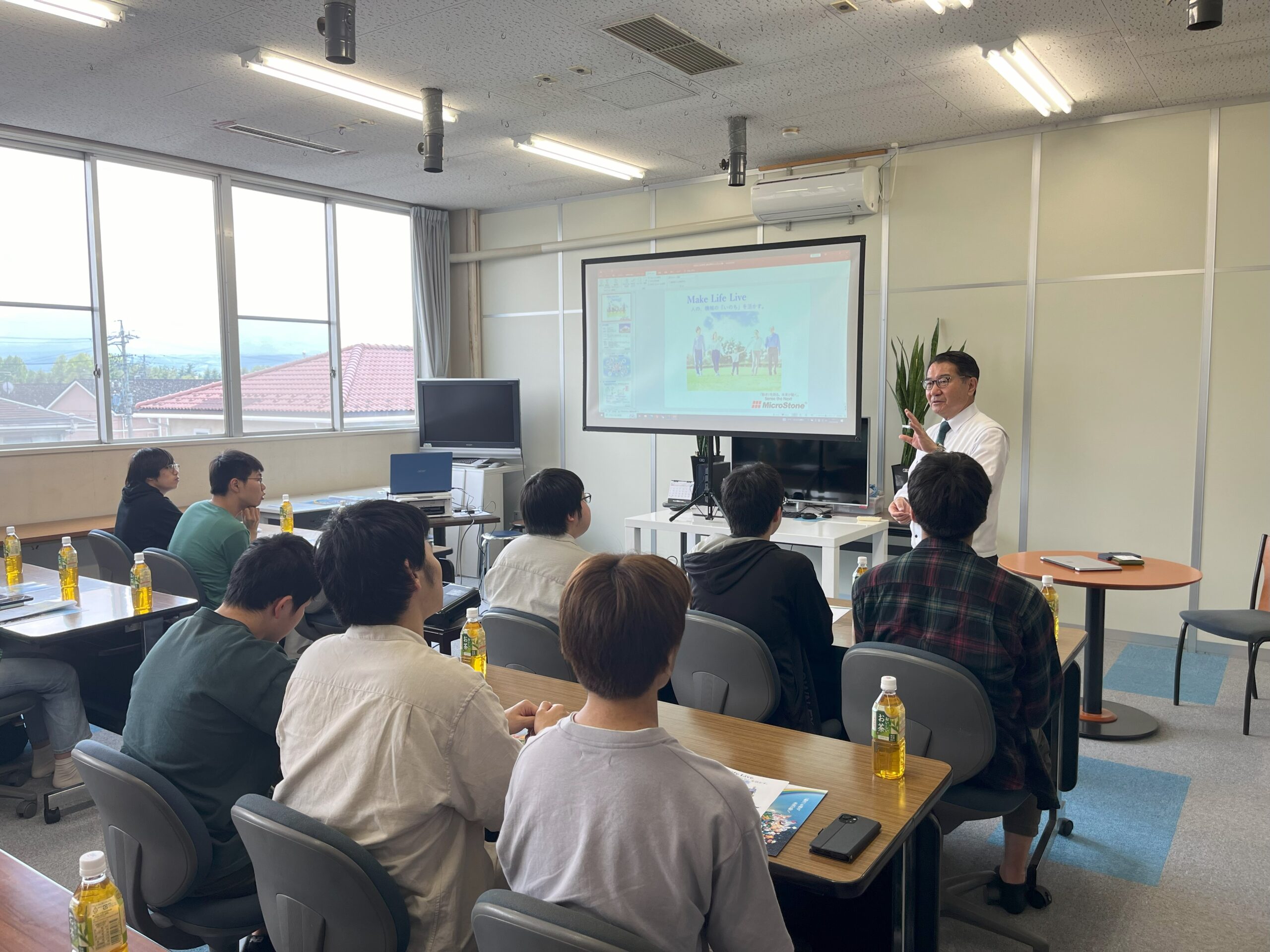 総合学院テクノスカレッジ様来社 見学の様子