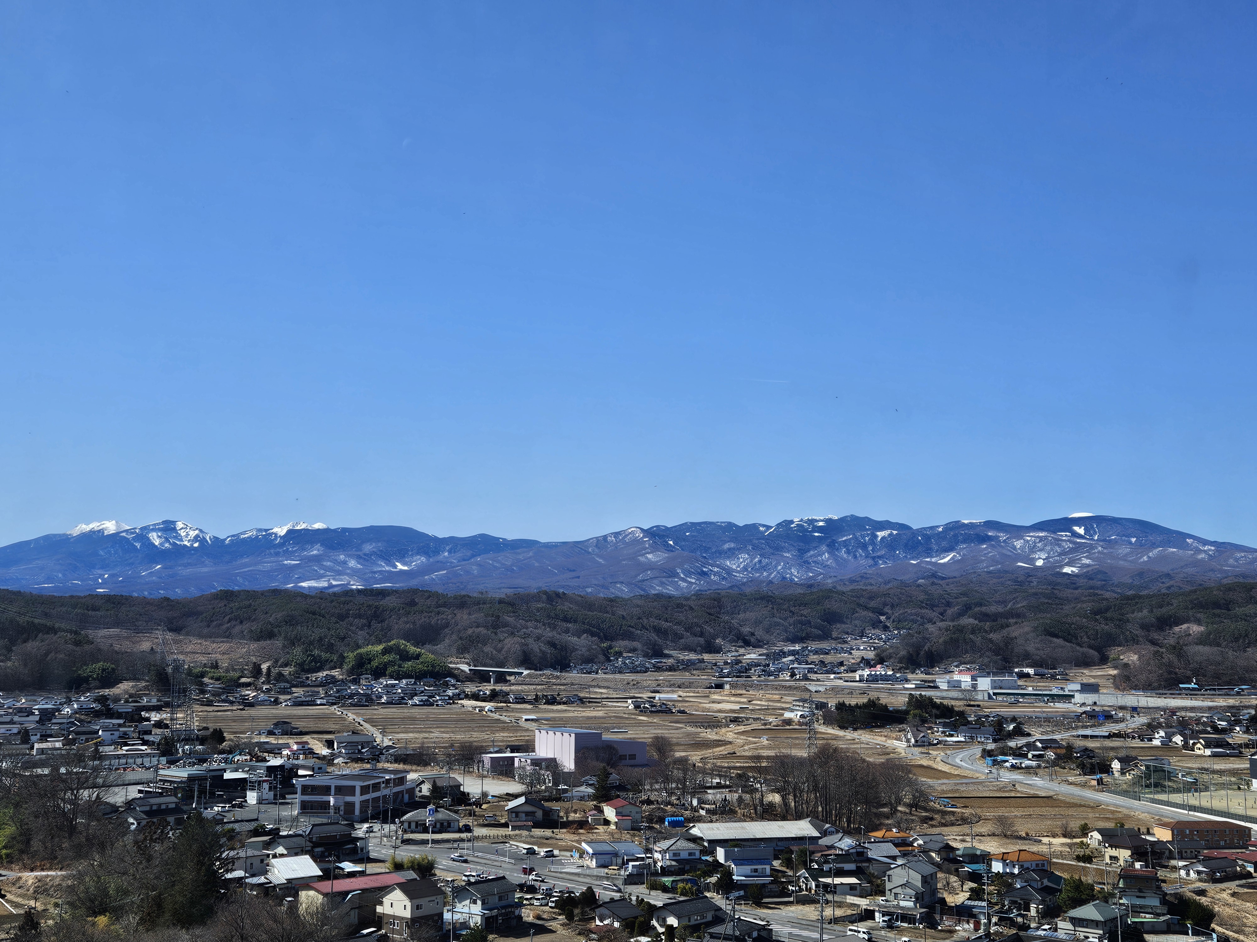 蓼科山と麓の街並み（2026年3月）