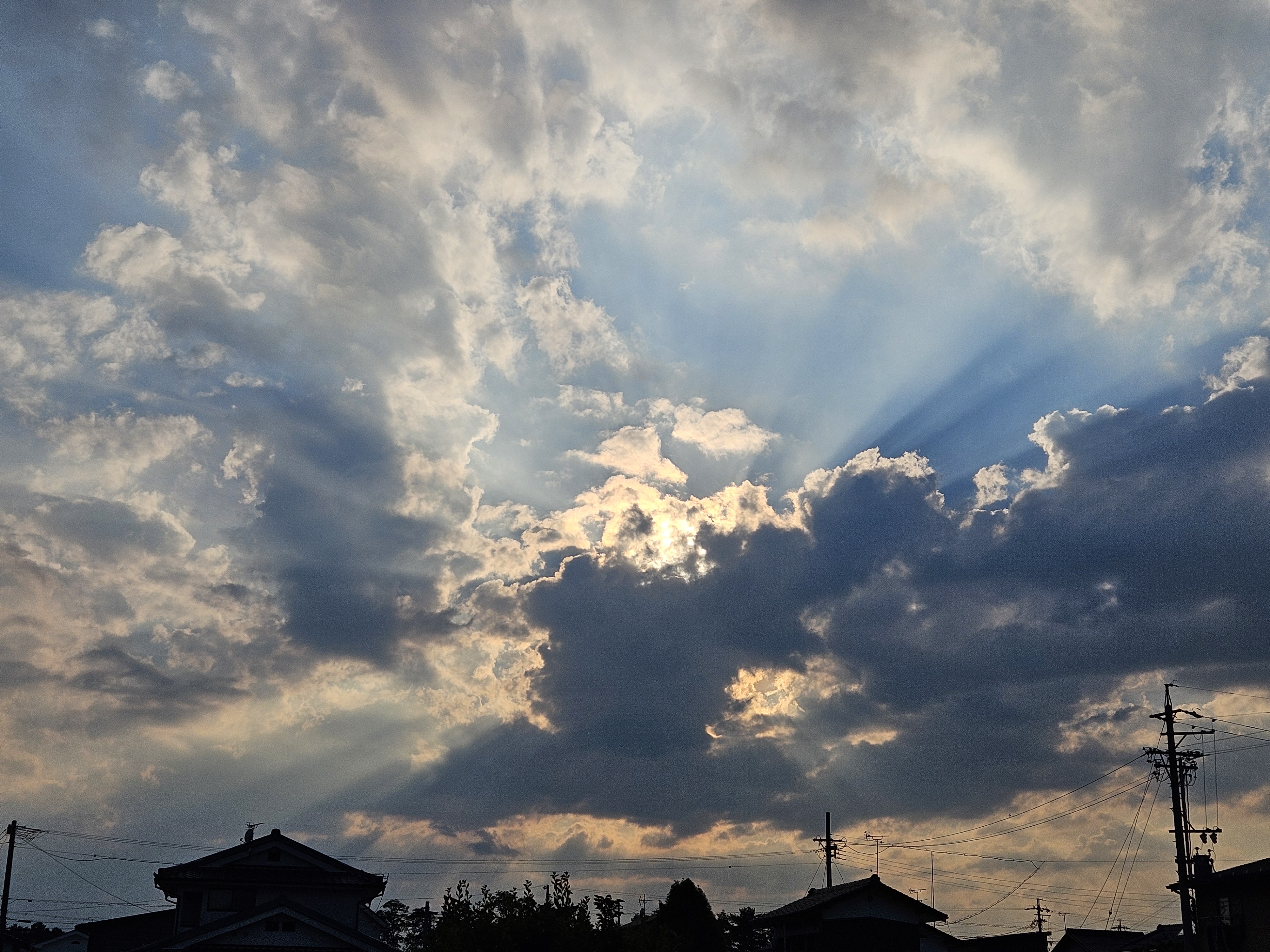 蒼穹へ伸びる光（2026年7月）
